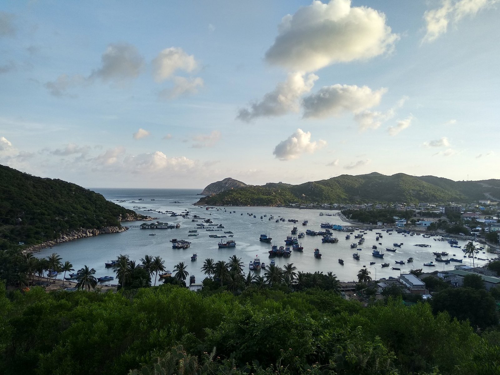 Vịnh Vĩnh Hy và bờ biển Ninh Thuận