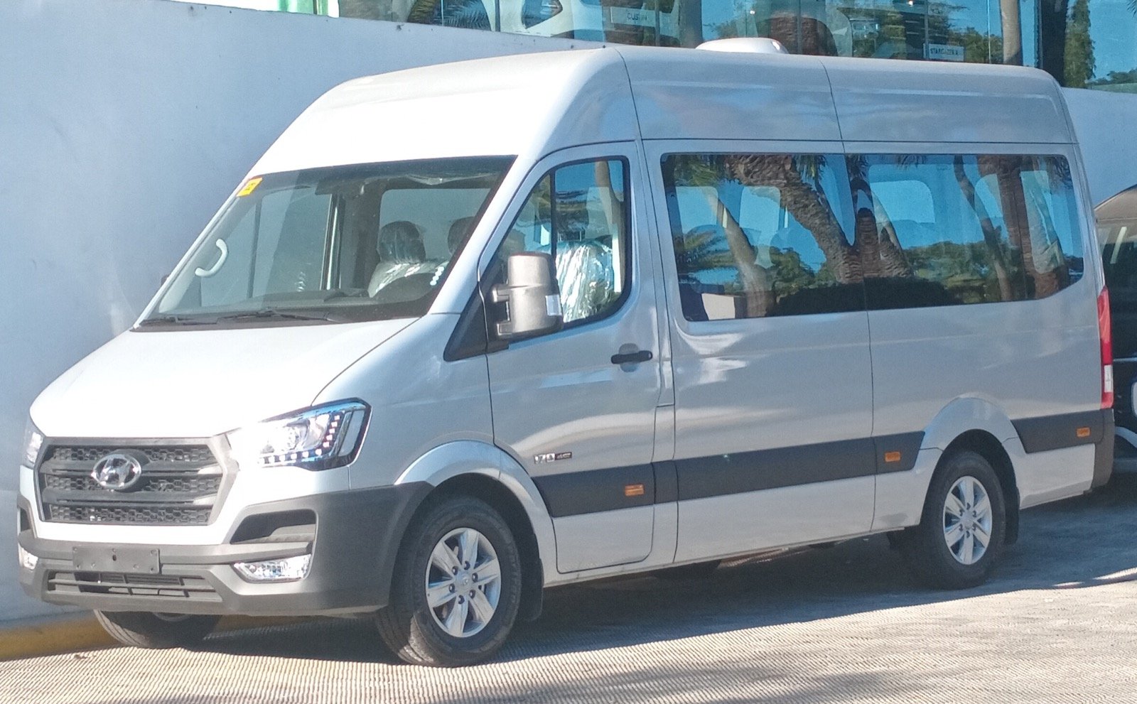 Xe 16 chỗ Hyundai Solati